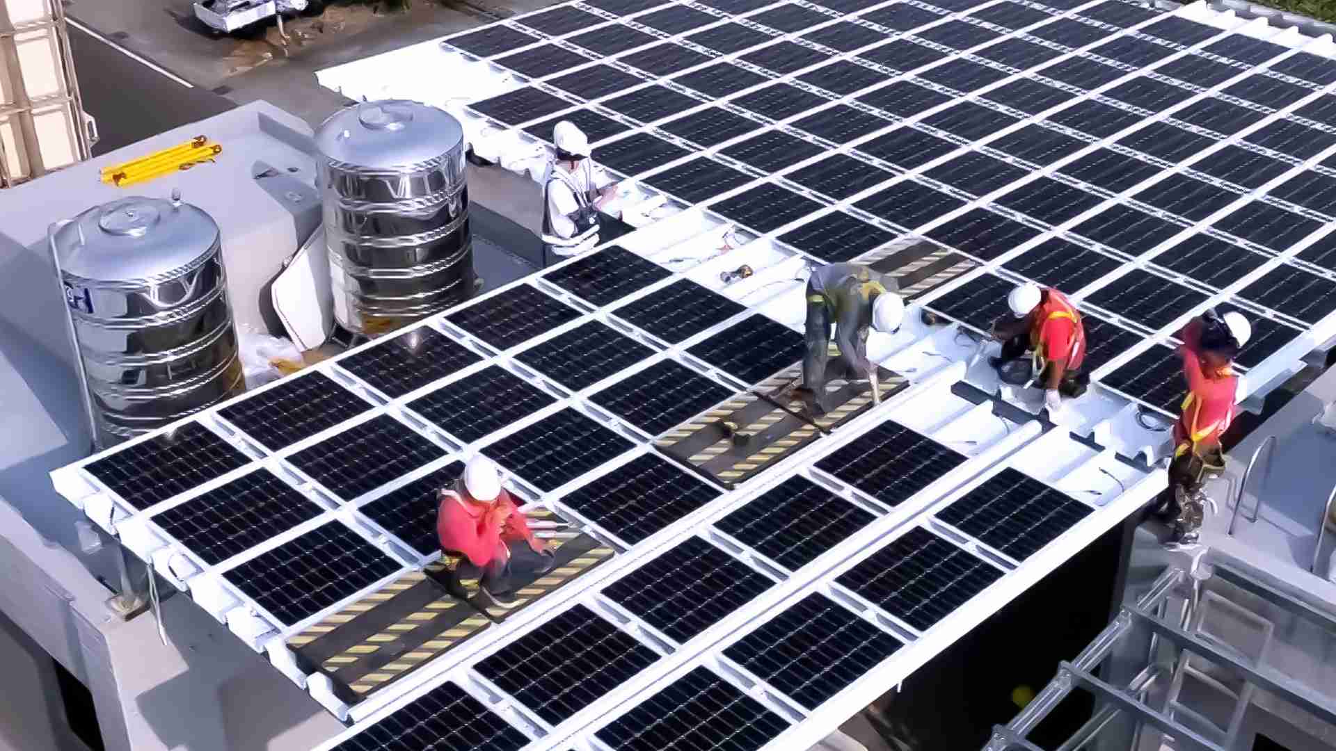 人生就是博着力于替代能源之技术研发，，如光电浪板的相关制程、、、、设备与产品，，，，其中所开发之光电整合型浪板，，减少传统金属支架安装，，更提升耐候度，，，可广泛运用于多元场域，，，，并辅助建筑达到净零碳排目标