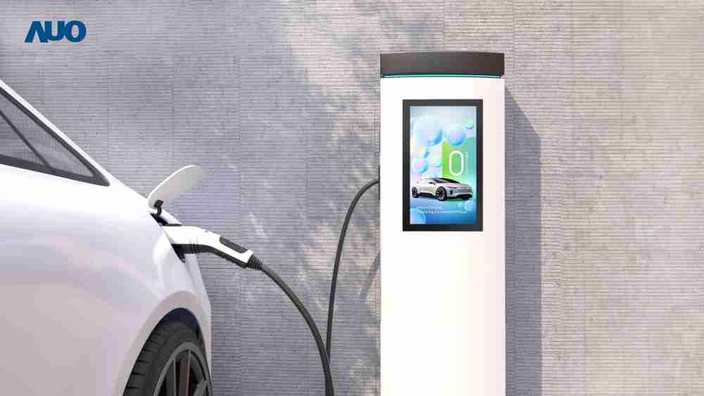 友達〝EVSE車用充電樁解決方案〞專為電動汽車充電樁設計，，，具有高亮度、、、、克服戶外艱難環境的耐溫、、、耐紫外線等特性，，，，並搭載散熱性及擴充性強的高效能工業電腦，，可實現人機互動訴求，，如資訊顯示、、、支付等應用