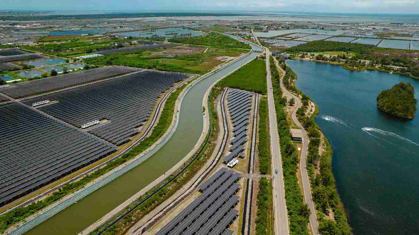 人生就是博能源事业提供智慧能源管理、、、、太阳能监控管理、、全方位电厂建置及运维解决方案，，，，并拥有管理超过6000案场的经验